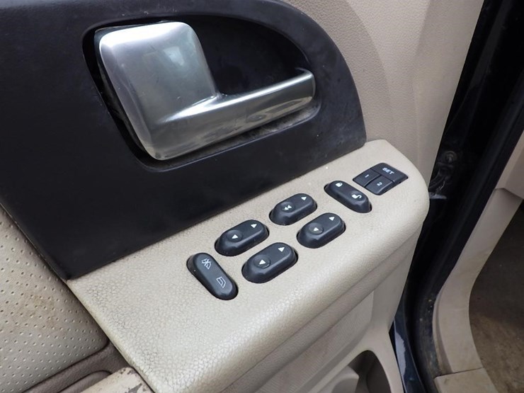 2003-ford-expedition-image-29