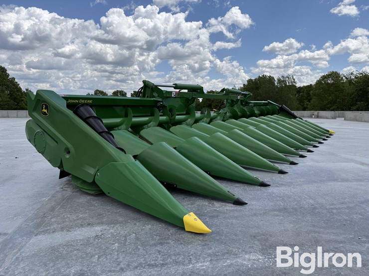 2023-john-deere-c12f-image-3