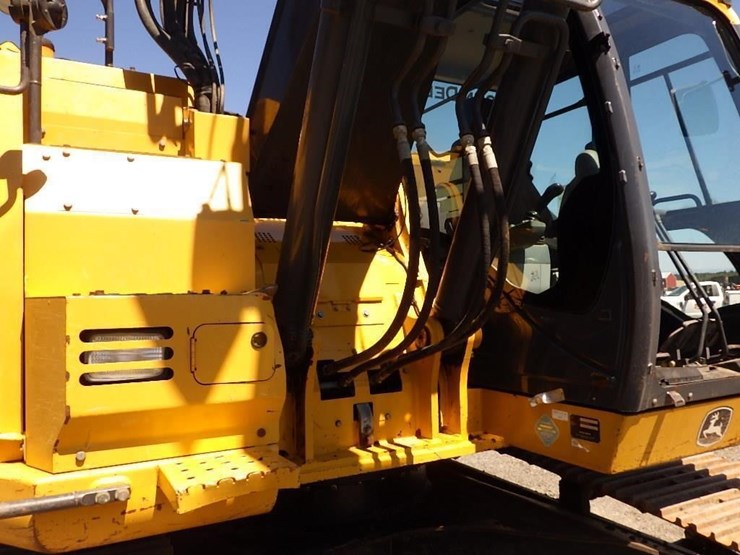 deere-245g-lc-image-34
