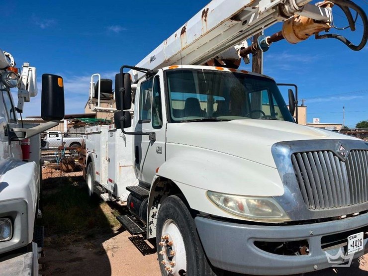 2005-international-durastar-4300-image-3