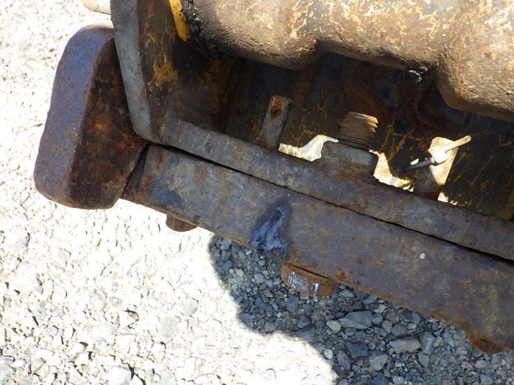 2012-john-deere-60d-image-21