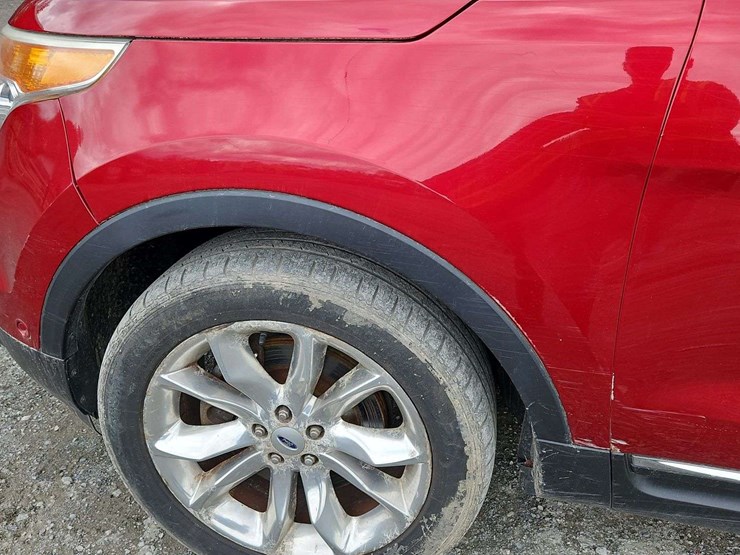 2015-ford-explorer-image-28