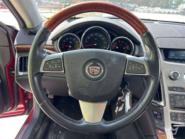 2010-cadillac-cts-sedan-image-13