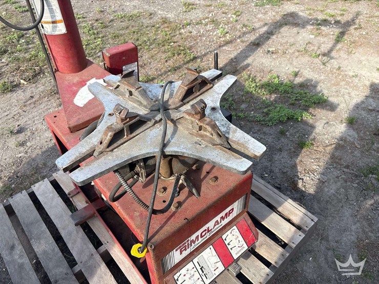 coats-rim-clamp-tire-changer-image-4