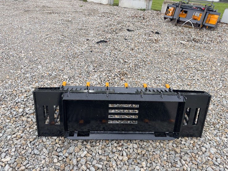 2026-giyi-66"-skid-steer-rock-bucket-image-4