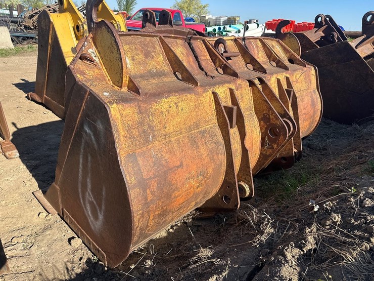 #4858-•-approx-112"-loader-bucket-image-3