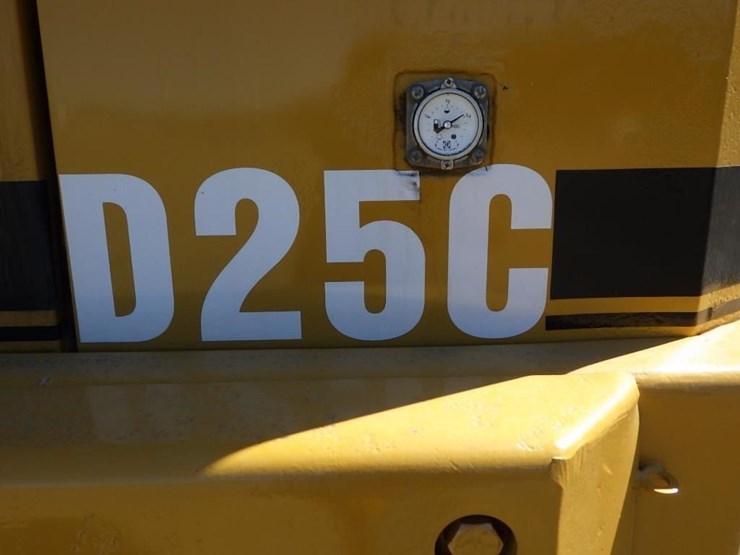 1985-caterpillar-d25c-image-19