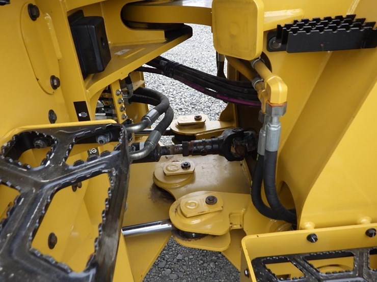 2022-caterpillar-930m-image-17