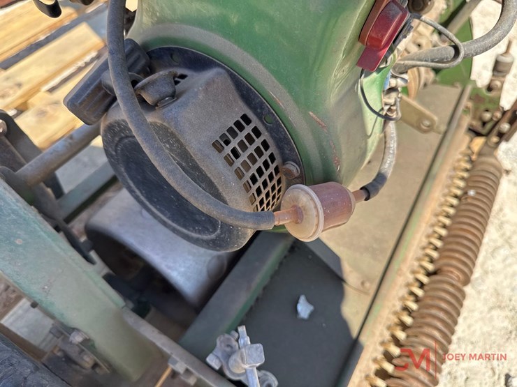 john-deere-gas-powered-fg-150-turf-machine-image-3