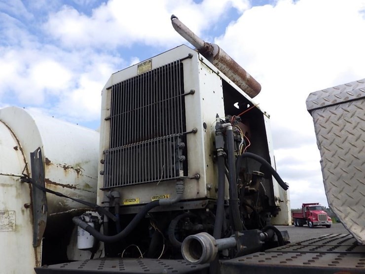 2003-freightliner-fc70-image-24