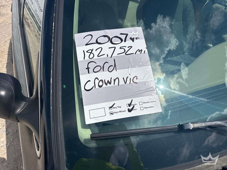 2007-ford-crown-victoria-sedan-image-22