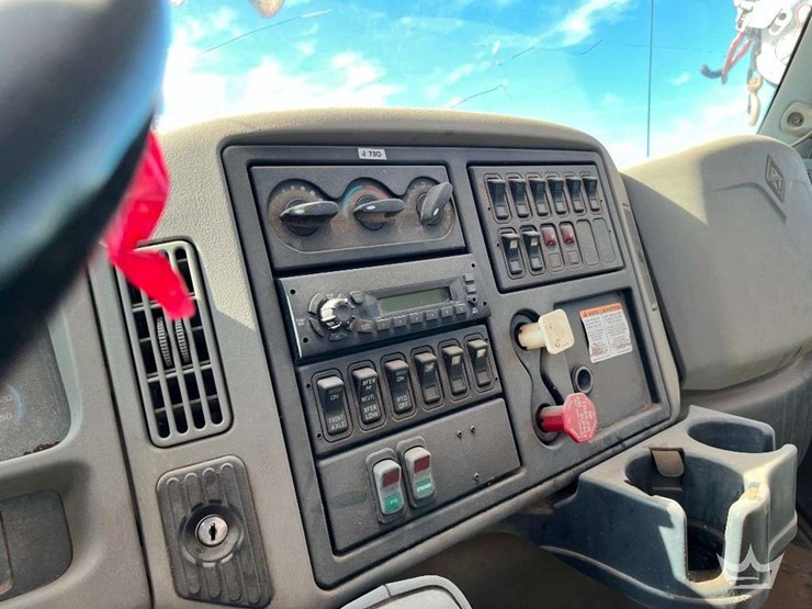 2011-international-workstar-7300-image-10