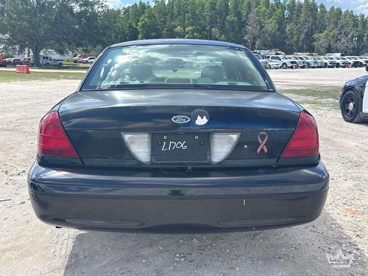 2007-ford-crown-victoria-sedan-image-24