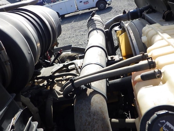 2014-caterpillar-ct660-image-31