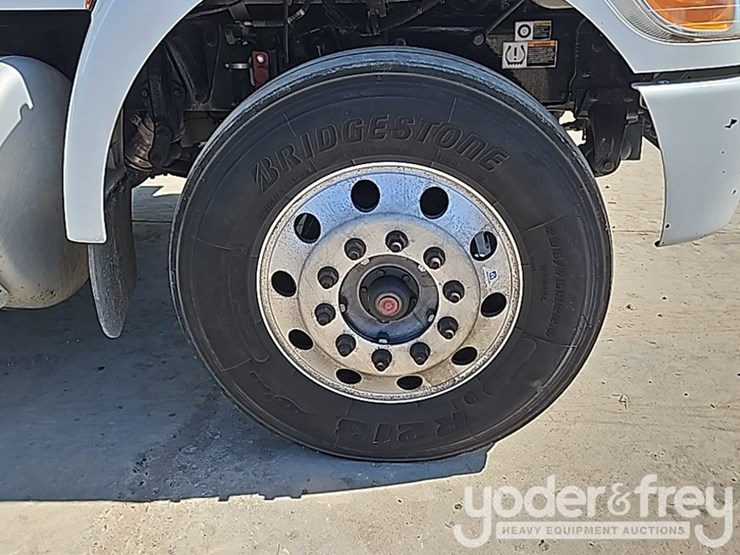 2018-peterbilt-337-image-14