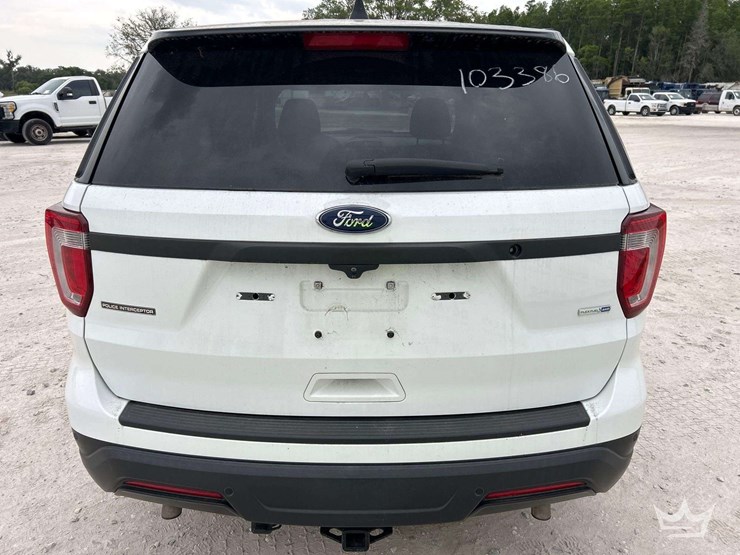 2019-ford-explorer-image-25