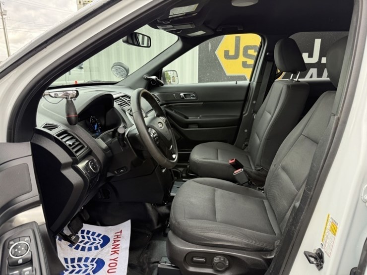 2018-ford-explorer-image-17