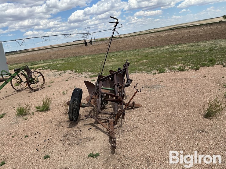 john-deere-3-bottom-plow-image-2