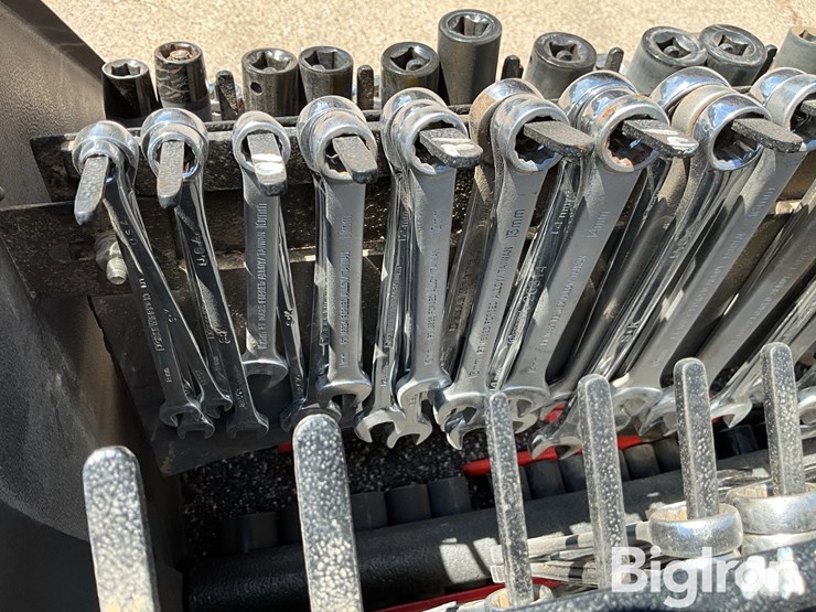 cpl-fully-stocked-triangle-toolbox-&-receiver-mounted-vice-image-16