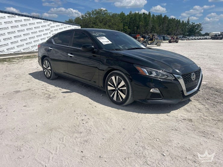 2022-nissan-altima-sedan-image-2