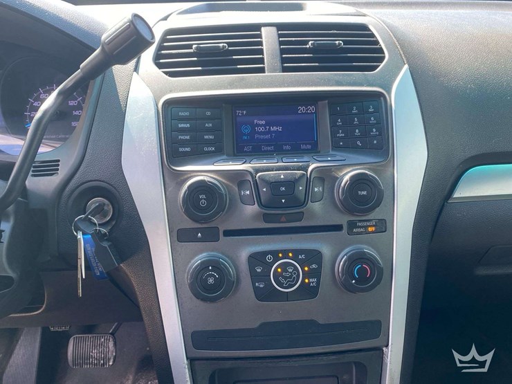 2015-ford-explorer-image-17