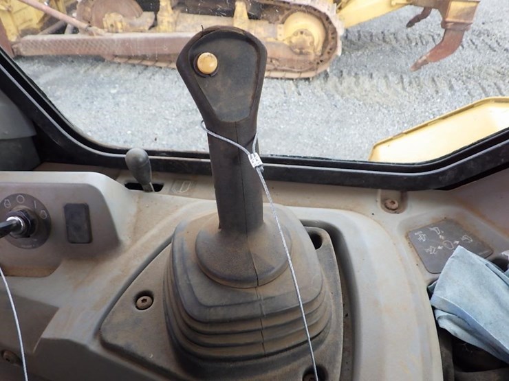 2011-caterpillar-d7e-image-39