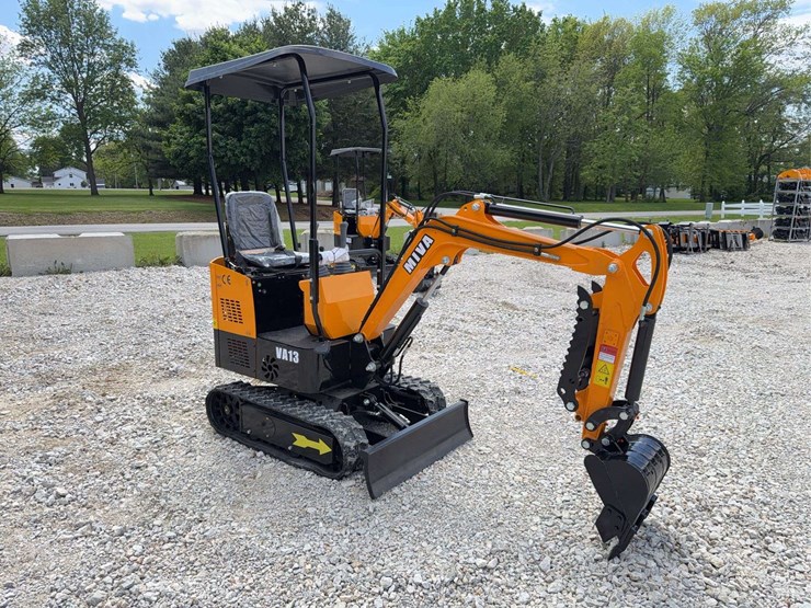2026-miva-va13-mini-excavator-image-7