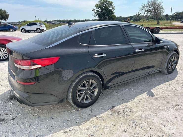 2019-kia-optima-sedan-image-3