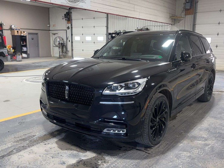 2023-lincoln-aviator-image-1
