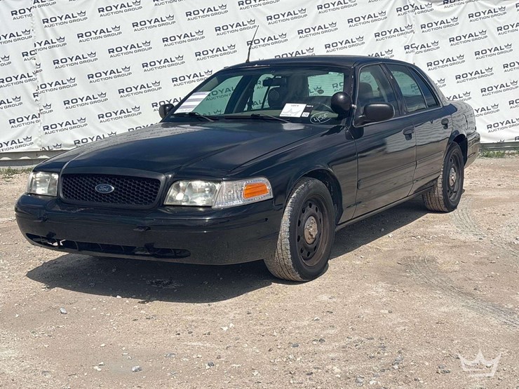 2007-ford-crown-victoria-sedan-image-1