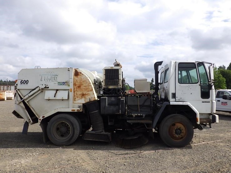 2003-freightliner-fc70-image-4
