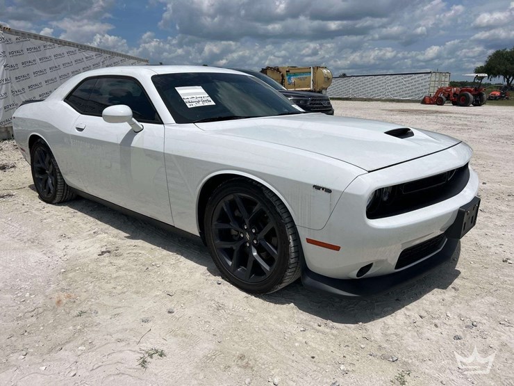 2023-dodge-challenger-coupe-image-2