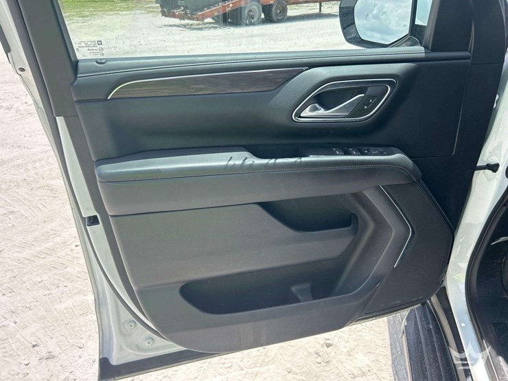 2023-chevrolet-tahoe-image-14