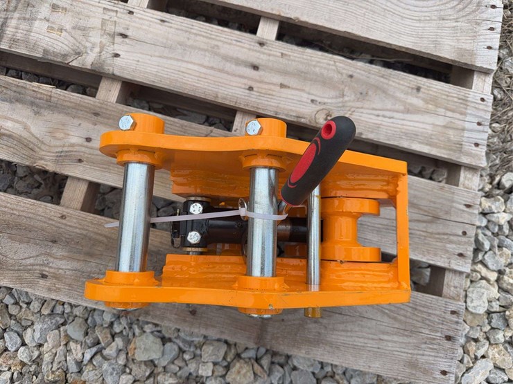 2026-giyi-gy-k302-mini-excavator-quick-hitch-image-2