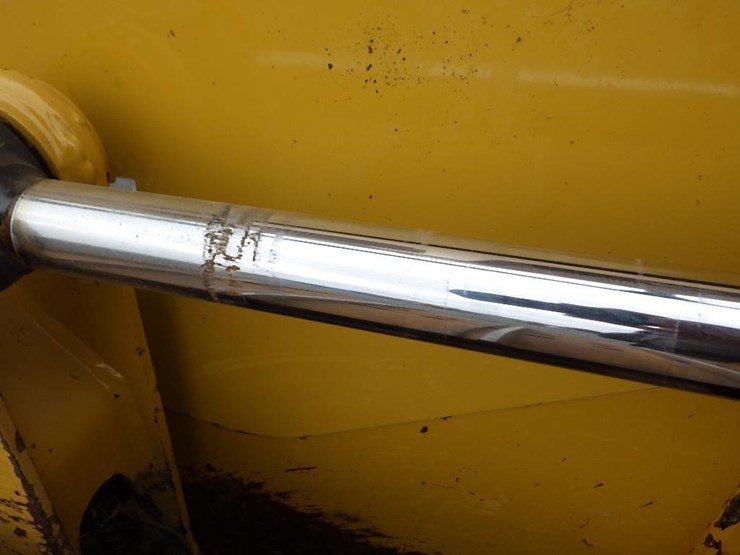 2015-caterpillar-d4k2-lgp-image-13