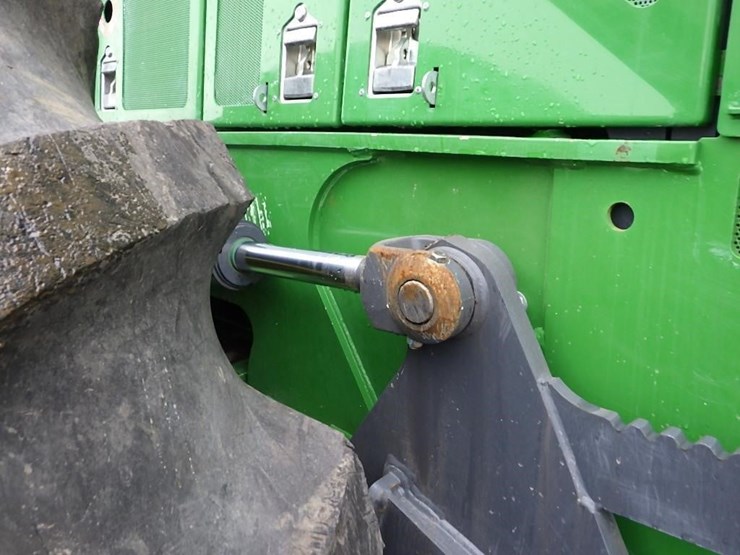 2022-deere-648l-image-23