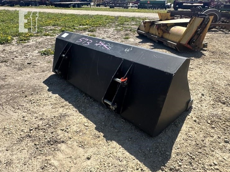 66"-loader-bucket-image-3