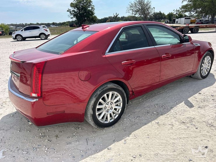 2010-cadillac-cts-sedan-image-3