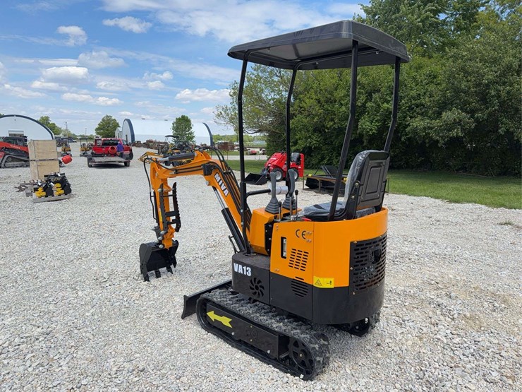 2026-miva-va13-mini-excavator-image-3