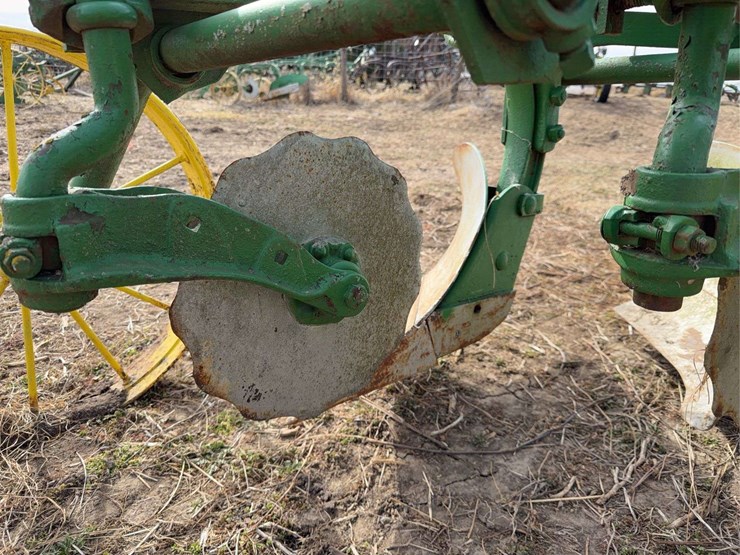 john-deere-pull-type-three-bottom-plow-image-20