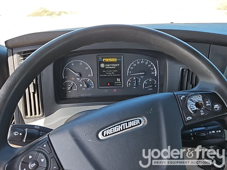 2020-freightliner-cascadia-126-image-43