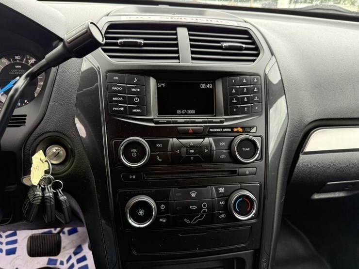 2018-ford-explorer-image-24
