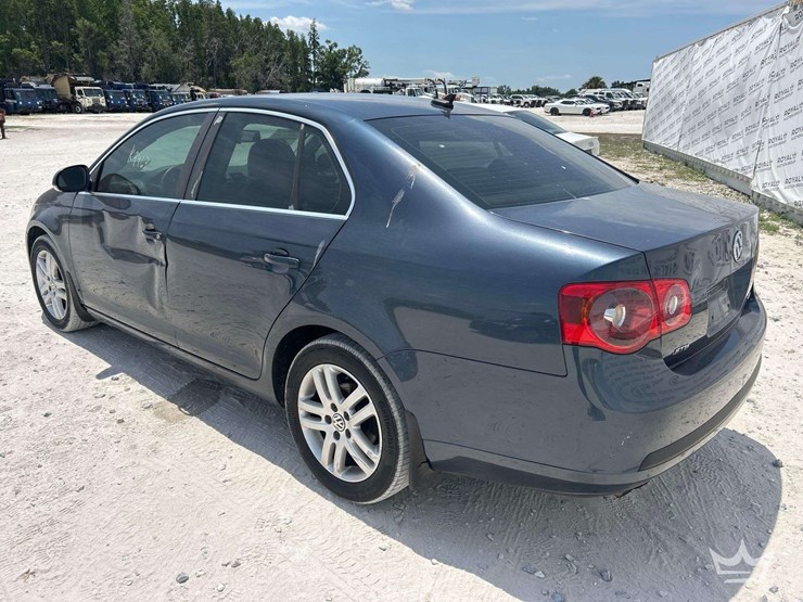 2006-volkswagen-jetta-sedan-image-4