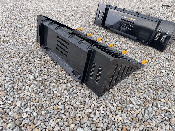 2026-giyi-66"-skid-steer-rock-bucket-image-7