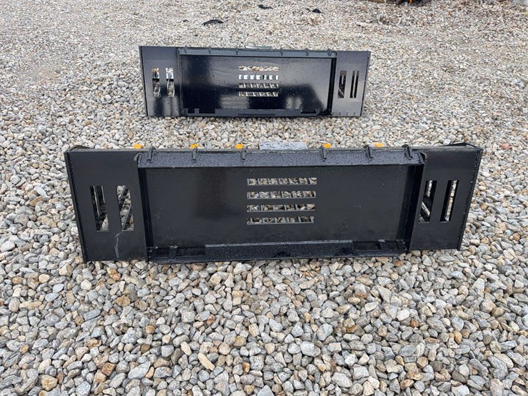 2026-giyi-66"-skid-steer-rock-bucket-image-3