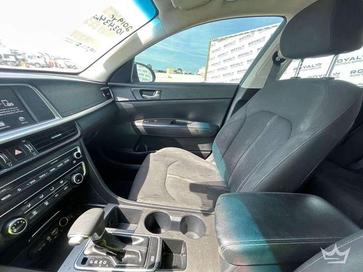 2019-kia-optima-sedan-image-19