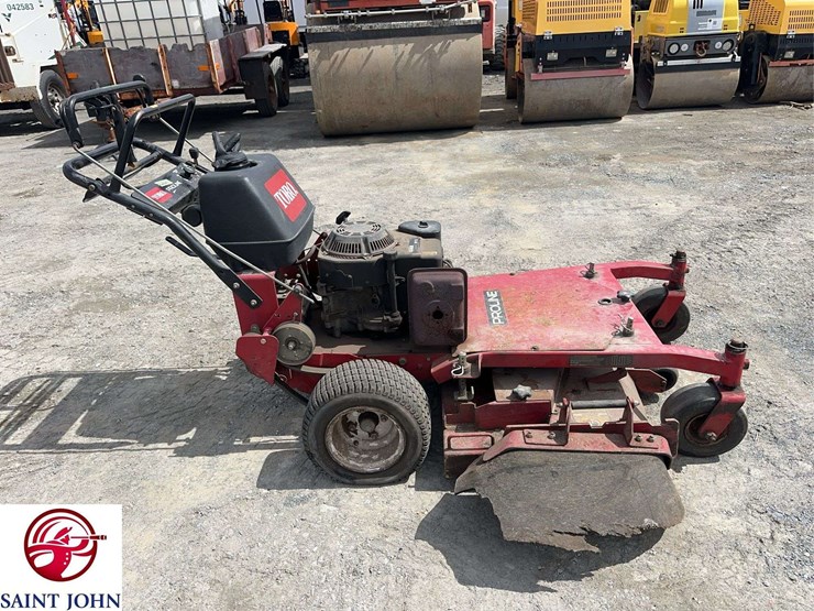 toro-proline-30317-commercial-walk-behind-mower-image-4