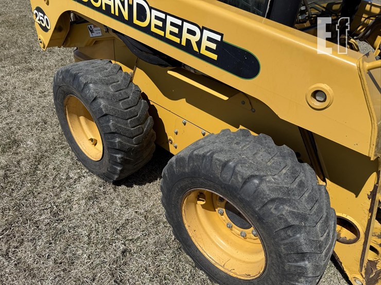 deere-250-image-17