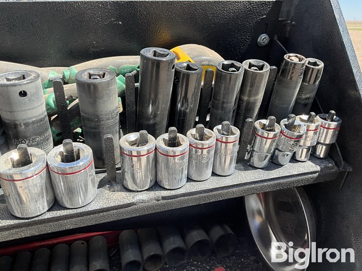 cpl-fully-stocked-triangle-toolbox-&-receiver-mounted-vice-image-20