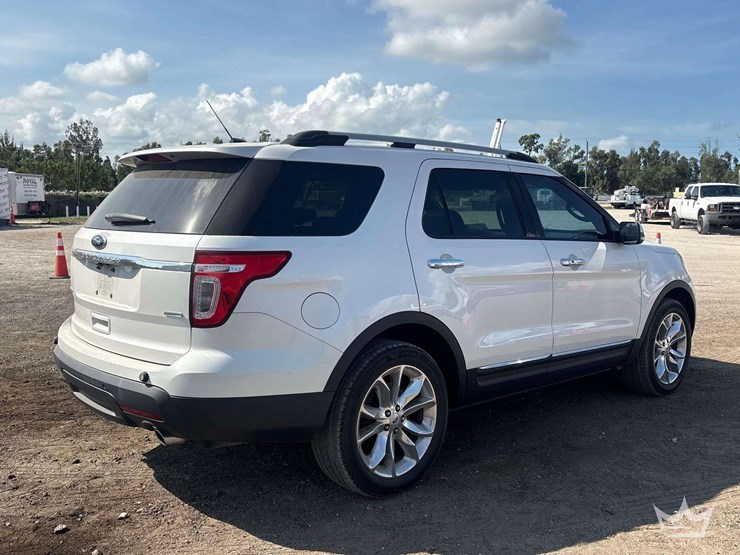 2015-ford-explorer-image-4